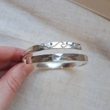 Load image into Gallery viewer, Filigree Wave Wraparound Chunky Bangle