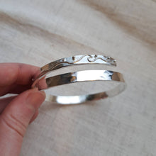 Load image into Gallery viewer, Filigree Wave Wraparound Chunky Bangle