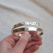 Load image into Gallery viewer, Filigree Wave Wraparound Chunky Bangle