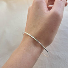 Load image into Gallery viewer, The Lowen Bangle