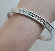 Load and play video in Gallery viewer, Large Stacking Bangle