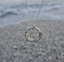 Load and play video in Gallery viewer, Wild Wave Necklace | Large
