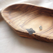 Load image into Gallery viewer, Textured recycled silver Isle of Wight pin on edge of olive wood trinket bowl
